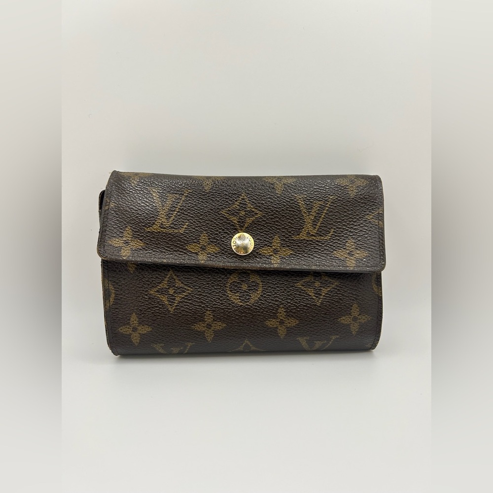 Authentic Louis Vuitton wallet
Comes with original box and dust bag - Picture 2 of 16